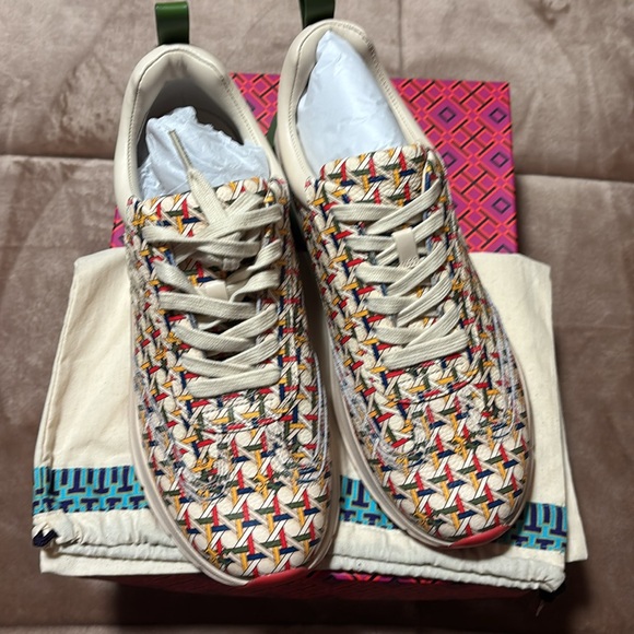 The Good Luck Trainer in an exclusive graphic print, part of a limited- - Picture 4 of 8